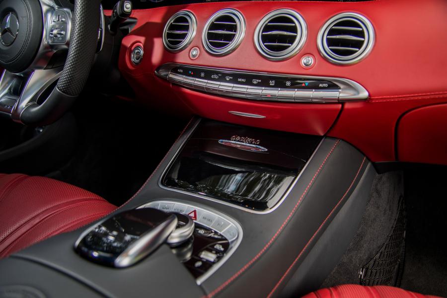 Детали интерьера Mercedes-AMG S65 Coupe (C217) 2018 года  (NA) (фото 7 из 44)